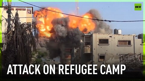Moment airstrike hits Gazan refugee camp