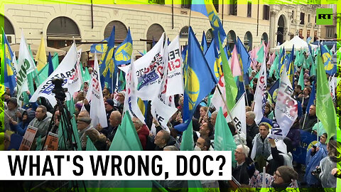 Italian medics rally against poor working conditions & healthcare system cuts