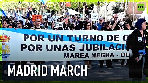 Lawyers march in Madrid demanding decent pensions