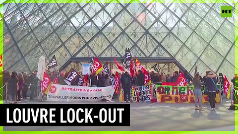 Louvre workers block access to museum in strike against pension reform