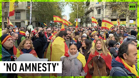 Hundreds denounce Catalan amnesty deal in front of party HQ in Madrid