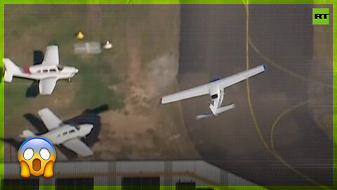 Airplane narrowly misses buildings during white-knuckle emergency landing