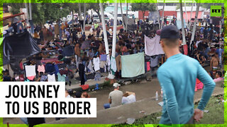 Migrant caravan heads across Mexico towards US border