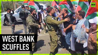 Israeli cops vs protesters: Clashes erupt as Palestinians rally against settlers’ march