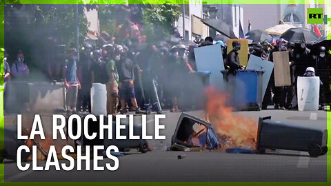 Riot police use tear gas against reservoir demonstration in La Rochelle