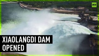 Xiaolangdi Reservoir Dam opens spillways on Yellow River