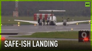 Plane makes emergency landing without landing gear
