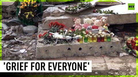 Lisichansk residents bring flowers to spontaneous memorial after bakery shelling