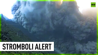 Violent eruption triggers sirens on Italian island