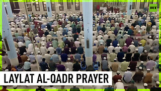 Hundreds of Muslims pray in Dhaka on Laylat al-Qadr