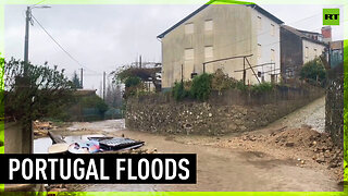 Cars washed away as floods hit northwest Portugal
