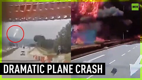 Many deaths after aircraft crashes into highway