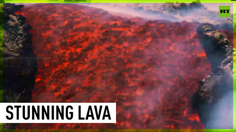 Mesmerizing lava flows from Mount Etna