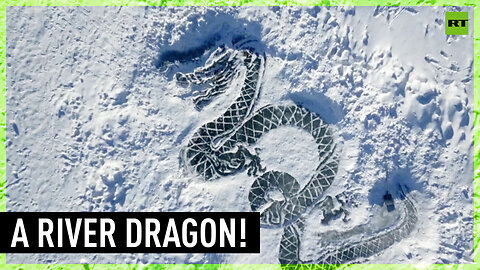 Chinese artist carves dragon on frozen river