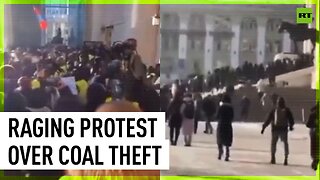 Protesters attempt to storm govt palace in Mongolia