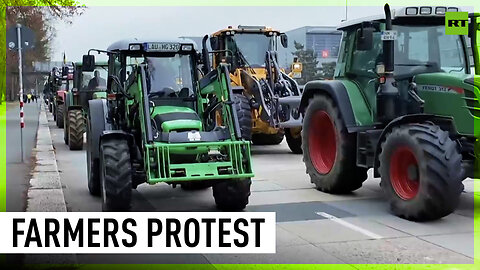 Massive tractor convoy rolls into Nuremberg as farmers decry subsidy cuts
