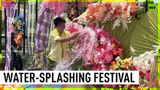 Southeast Asia Water-Splashing Festival held in Guangxi