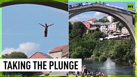 Centuries-old Bosnian competition | Daredevils leap from historic bridge
