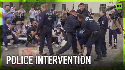 Berlin police clash with pro-Gaza activists