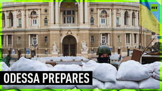 Barricades erected as Odessa prepares for Russian forces
