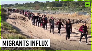 Thousands of illegal migrants flow into US