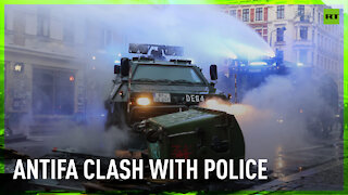 Antifa burn barricades & clash with police at Leipzig protest
