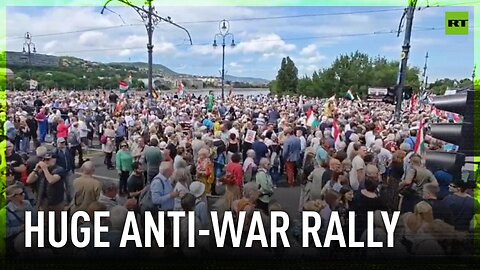 'Europe must be prevented from rushing into war' | Huge crowd marches for peace in Budapest