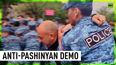 Clashes & detentions | Armenian protesters block roads demanding PM's resignation