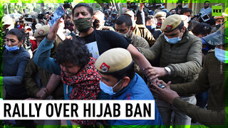 Dozens Arrested at Chaotic New Delhi Protest Over Hijab Ban