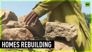 Pakistanis rebuilding homes after flood damage