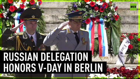 Russian delegation marks Victory Day at Soviet War Memorial in Berlin