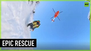 Italian emergency crew rescues mountaineers stranded in icy gully