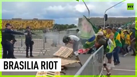 Brazilians breach the National Congress building protesting against President Lula