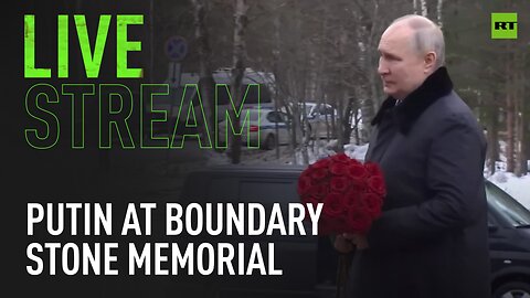 Putin lays flowers at WWII memorial