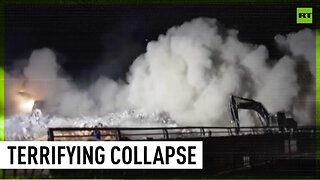 People flee in horror as building collapses after new quake in Türkiye