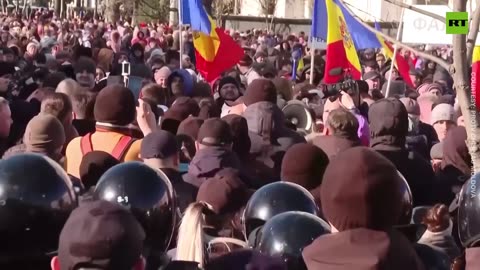 Moldovans oppose new pro-Western government