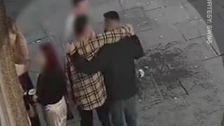 Hugger-muggers | Brazen conmen steal THOUSANDS of pounds worth of phones