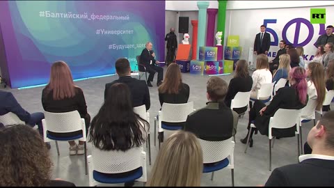 Putin meets with students in Kaliningrad Region