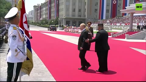 Kim Jong-un greets President Putin on Pyongyang Square