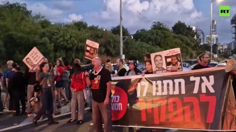 Protesters make fire on Tel Aviv road demanding hostage deal