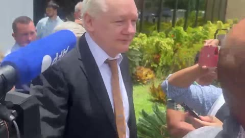 Officially FREE: Assange leaves US district courtroom for Saipan airport