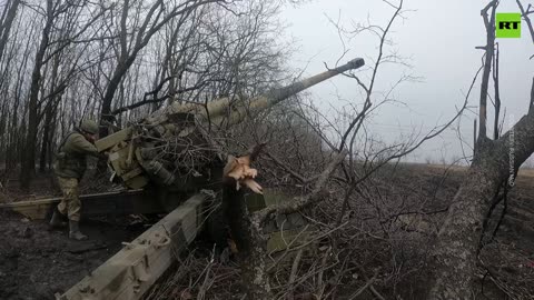 Russia’s Msta-B howitzer in action