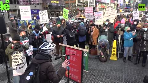 Dozens Take to Times Square in NYC to Protest Against US Involvement in Ukraine-Russian Tensions