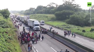 Hundreds of migrants march towards a better life on US soil