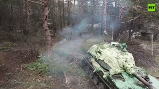 Akatsiya self-propelled gun on firing duty