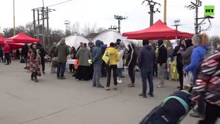 Ukrainian refugees set up camps near Slovakia border