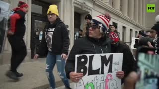 BLM protesters & Rittenhouse supporters CLASH violently as jury deliberates