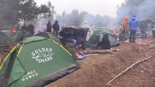 Thousands of migrants still camped at Polish-Belarusian border despite harsh conditions