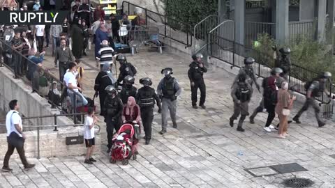 Palestinians and Israeli police clash at Damascus Gate