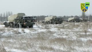 Ukrainian Troops Train Near Crimea